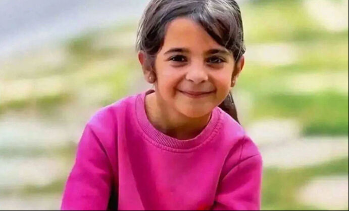 Narin Güran'ın amcası Salim Güran'ın cesedin yanına geldiği anların görüntüsü ortaya çıktı Narin Güran'ın amcası Salim Güran'ın cesedin yanına geldiği anların görüntüsü ortaya çıktı - 4. Resim