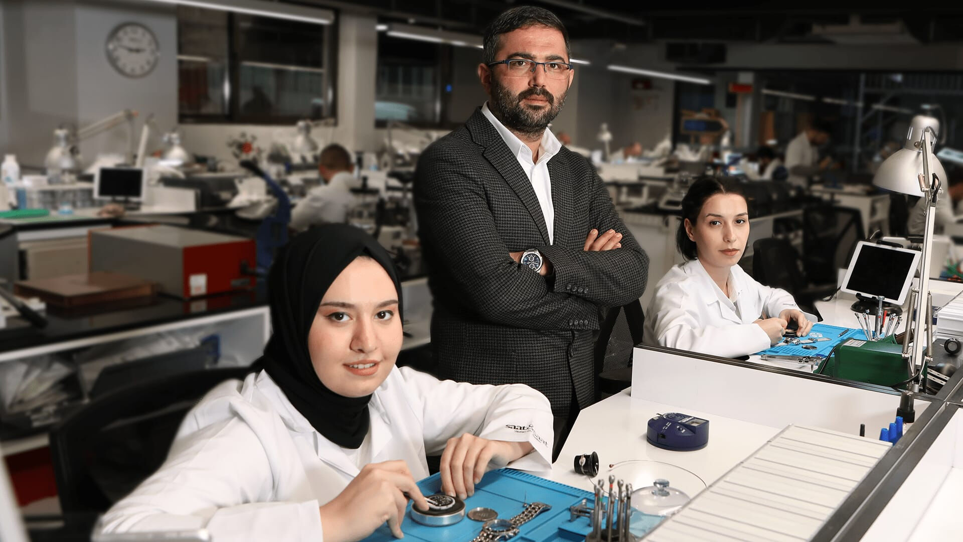 Saat tamirinde sıfır atık modeli! 1 milyon adet eski parça stokları var Saat tamirinde sıfır atık modeli! 1 milyon adet eski parça stokları var - 1. Resim