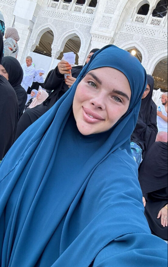 Uzun süredir ekranlardan uzaktı! Damla Ersubaşı Umre'ye gitti! Son hali dikkat çekti - 2. Resim