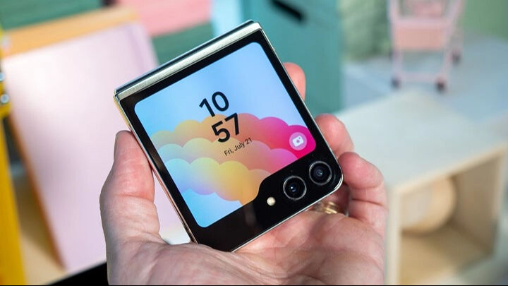 2025 yılında Samsung'dan fiyat performans Flip telefon gelebilir! - 1. Resim