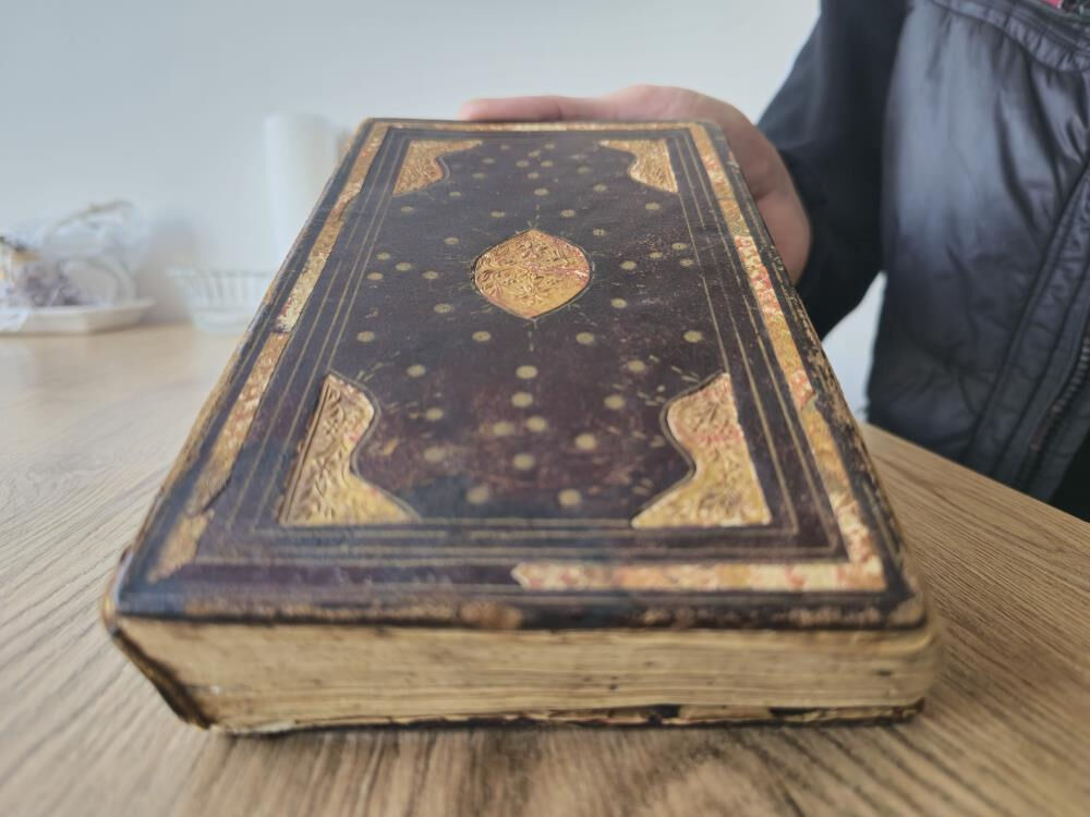 Babasından kaldı, 300 yıllık altın varaklı miras! Hepsi altından - 6. Resim