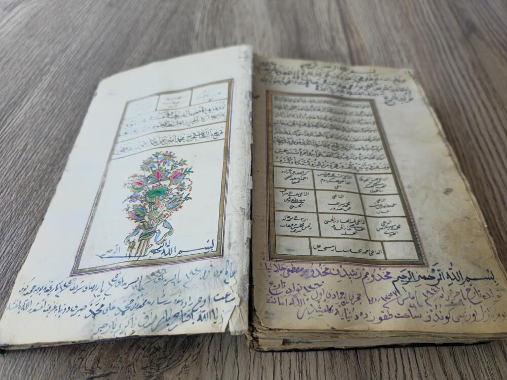 Babasından kaldı, 300 yıllık altın varaklı miras! Hepsi altından - 2. Resim