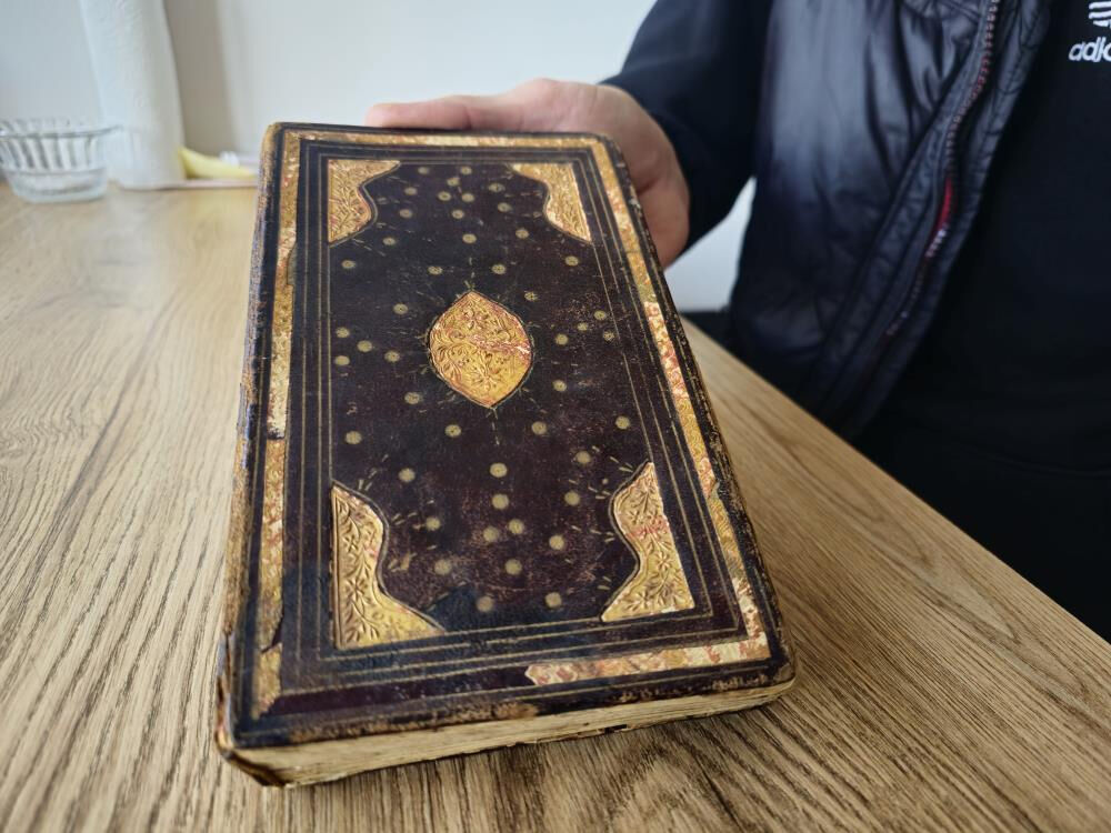 Babasından kaldı, 300 yıllık altın varaklı miras! Hepsi altından - 1. Resim