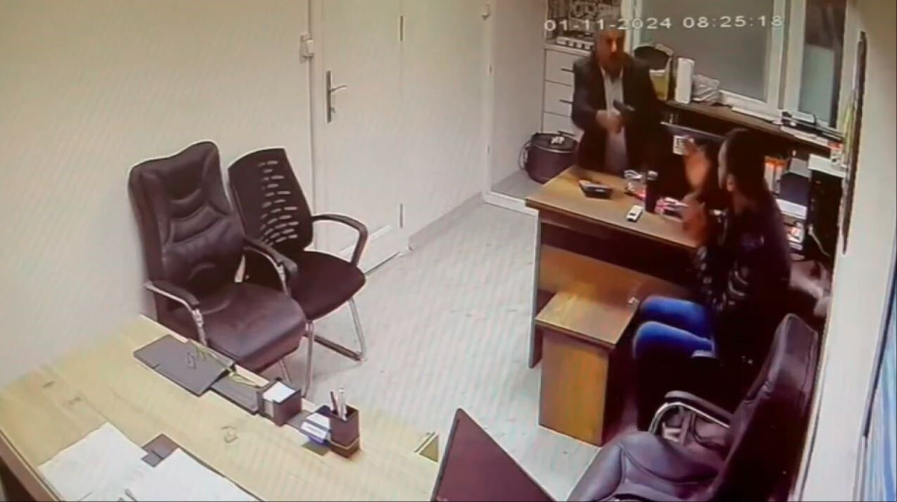 Bayrampaşa'da kan donduran vahşetin görüntülerin ortaya çıktı Önce damadını öldürdü, sonra intihar etti - 1. Resim