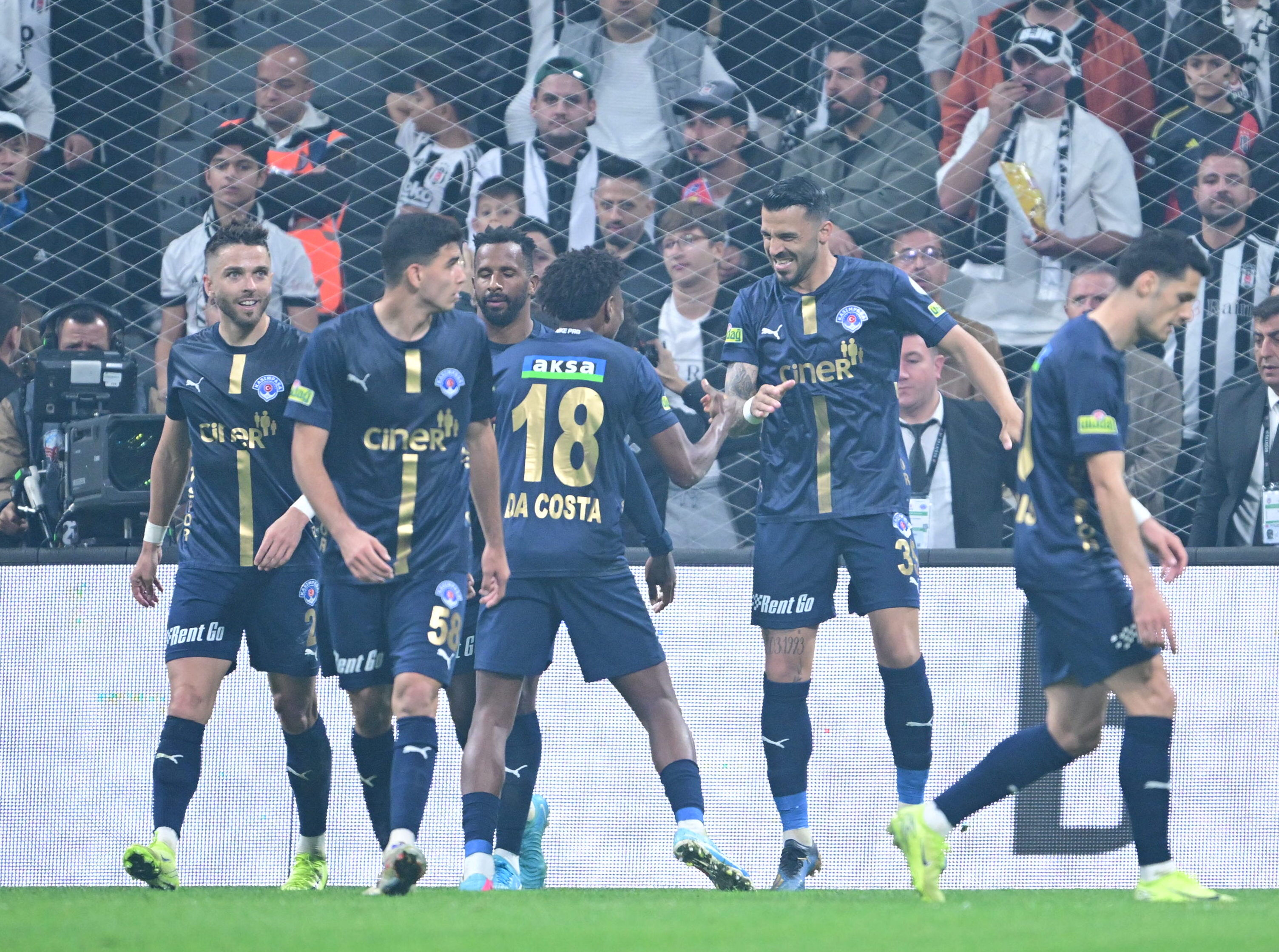 Beşiktaş evinde mağlup oldu! Dolmabahçe'de Kasımpaşa şoku! Beşiktaş - Kasımpaşa | Canlı Anlatım - 1. Resim