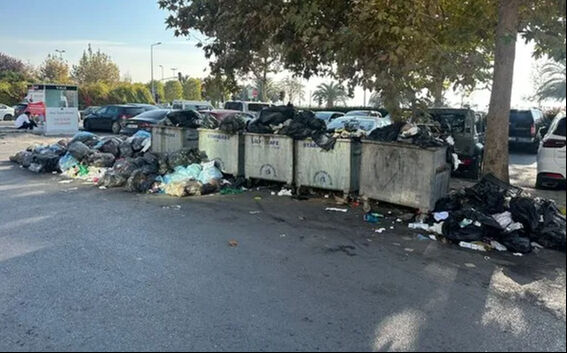 İşçiler Kartal Belediyesi'ne isyan edip greve gitti, sokaklar çöple doldu - 1. Resim