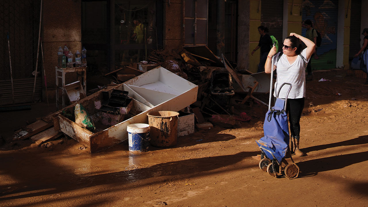 İspanya'yı vuran sel ölüm saçıyor! Vatandaşlar sokağa döküldü İspanya'yı vuran sel ölüm saçıyor! Vatandaşlar sokağa döküldü - 5. Resim