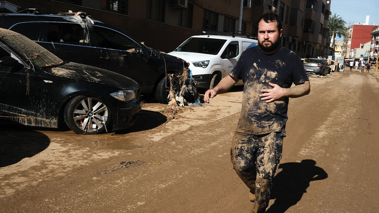 İspanya'yı vuran sel ölüm saçıyor! Vatandaşlar sokağa döküldü İspanya sel ölü sayısı