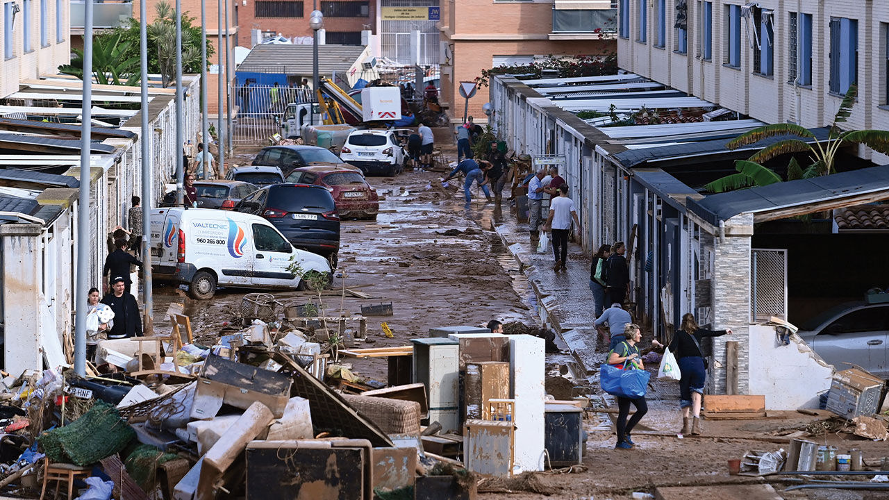 İspanya'yı vuran sel ölüm saçıyor! Vatandaşlar sokağa döküldü İspanya'yı vuran sel ölüm saçıyor! Vatandaşlar sokağa döküldü - 2. Resim