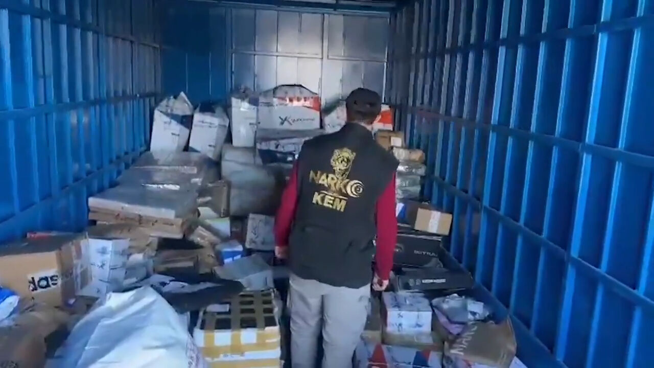 Türkiye'nin sokaklarına zehir salanlara peş peşe operasyon! 4 ton uyuşturucu, 2 bin 587 satıcı yakalandı - 1. Resim