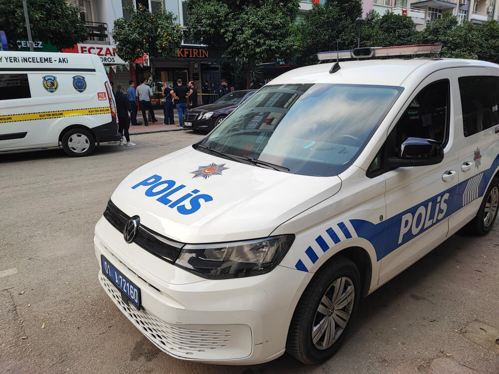 Adana'da kan donduran olay! Genç kız iş yerinde öldürüldü - 2. Resim