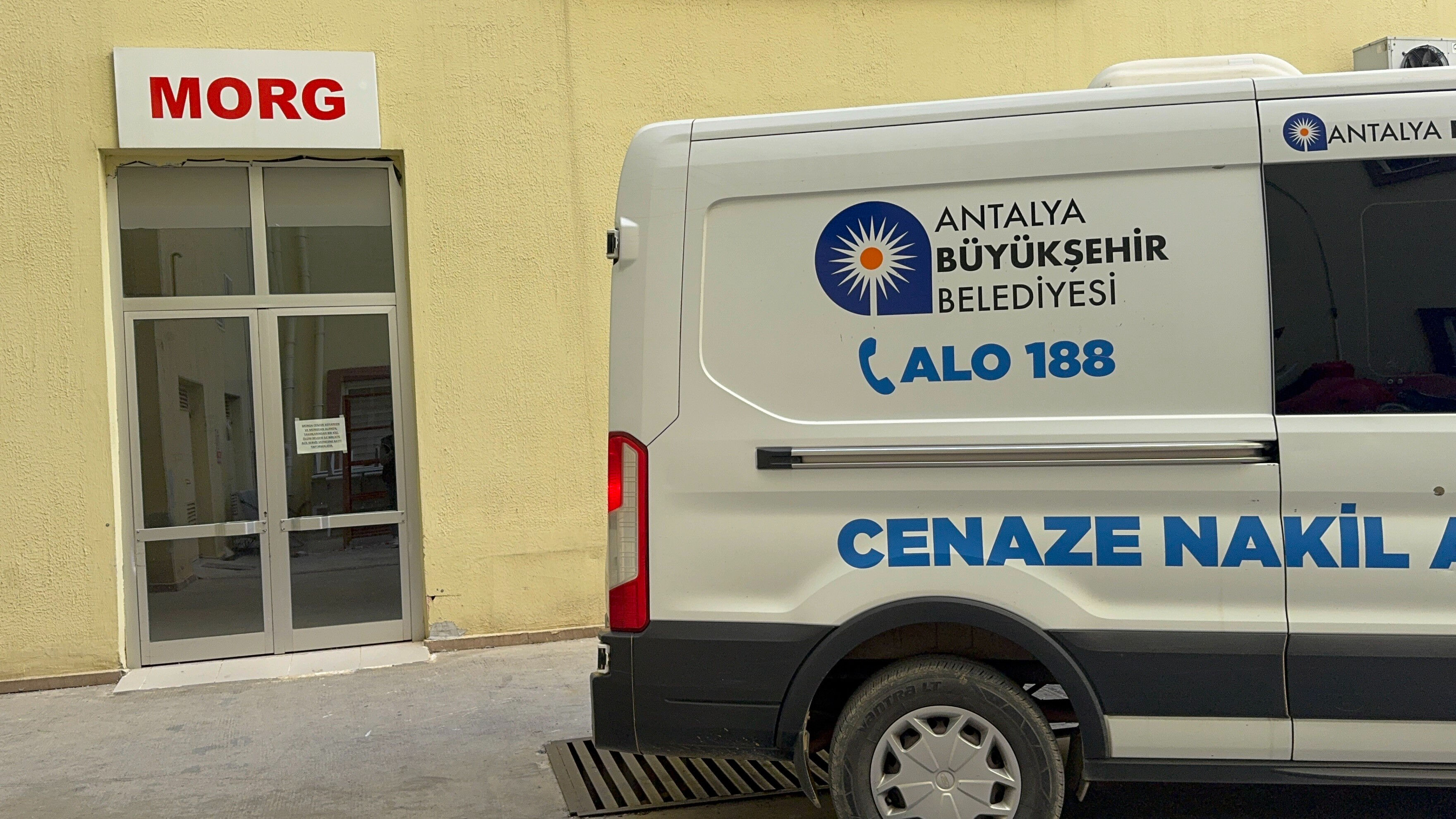 Antalya'da feci olay! Kendi yaktığı ateşin içine düştü - 1. Resim