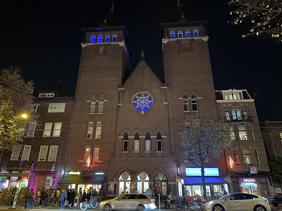 Bağdaş kurup namazı seyrettiler! Amsterdam'da kiliseden çevrilen Fatih Camisi gayrimüslimlere açıldı - 8. Resim
