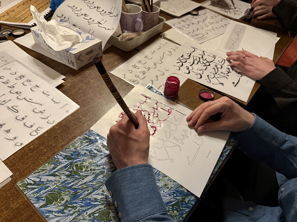 Bağdaş kurup namazı seyrettiler! Amsterdam'da kiliseden çevrilen Fatih Camisi gayrimüslimlere açıldı - 5. Resim