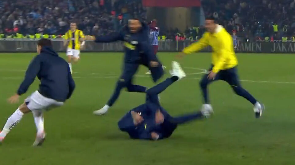 Jose Mourinho maç sonrasında kendini tutamadı! Golden sonra... - 2. Resim