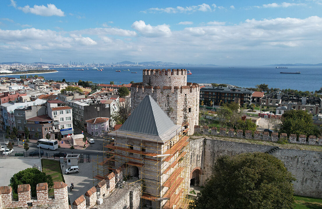 Kaybolan parça tamamlandı! Tarihi Yedikule Hisarı'nın ilk külahı takıldı - 7. Resim