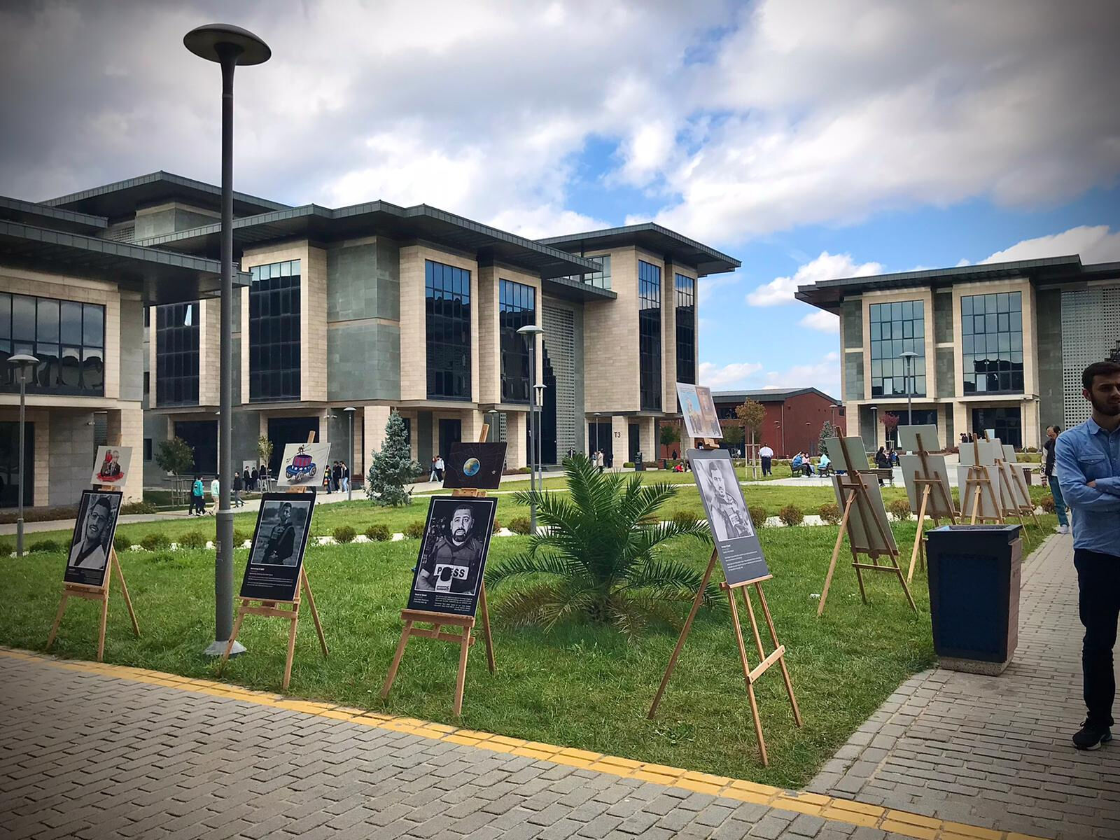 Öldürülen gazetecileri unutturmadılar! Marmara Üniversitesi'nde dikkat çeken Filistin sergisi Öldürülen gazetecileri unutturmadılar! Marmara Üniversitesi'nde dikkat çeken Filistin sergisi - 1. Resim