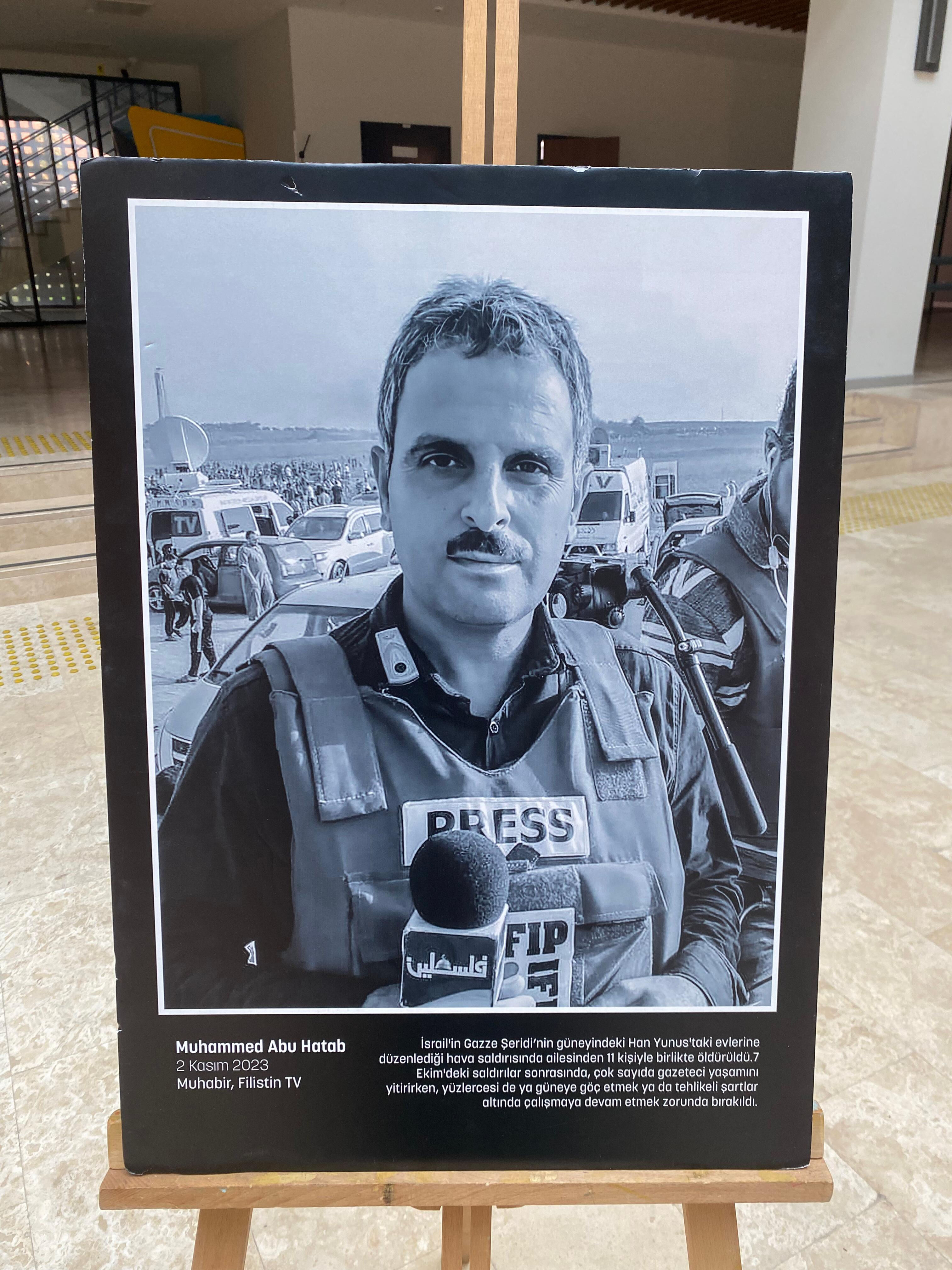 Öldürülen gazetecileri unutturmadılar! Marmara Üniversitesi'nde dikkat çeken Filistin sergisi Öldürülen gazetecileri unutturmadılar! Marmara Üniversitesi'nde dikkat çeken Filistin sergisi - 3. Resim