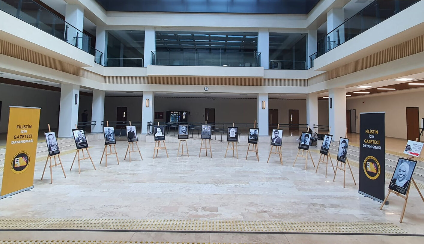 Öldürülen gazetecileri unutturmadılar! Marmara Üniversitesi'nde dikkat çeken Filistin sergisi Öldürülen gazetecileri unutturmadılar! Marmara Üniversitesi'nde dikkat çeken Filistin sergisi - 8. Resim