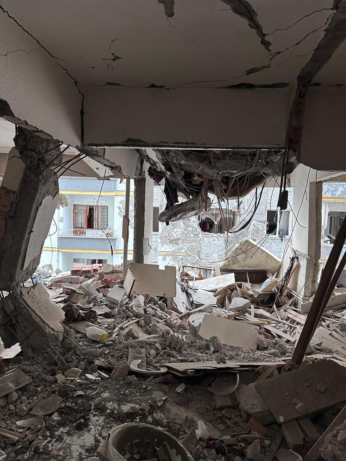 Ortalık savaş alanına döndü! Çorum'da korkutan patlama: Ölü ve yaralılar var Ortalık savaş alanına döndü! Çorum'da korkutan patlama: Ölü ve yaralılar var - 1. Resim