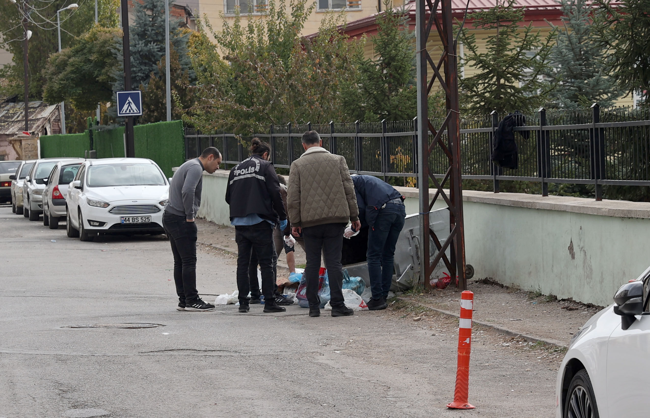 Sivas'ta parçalanmış bebek cesedi bulundu! Sivas'ta parçalanmış bebek cesedi bulundu! - 4. Resim