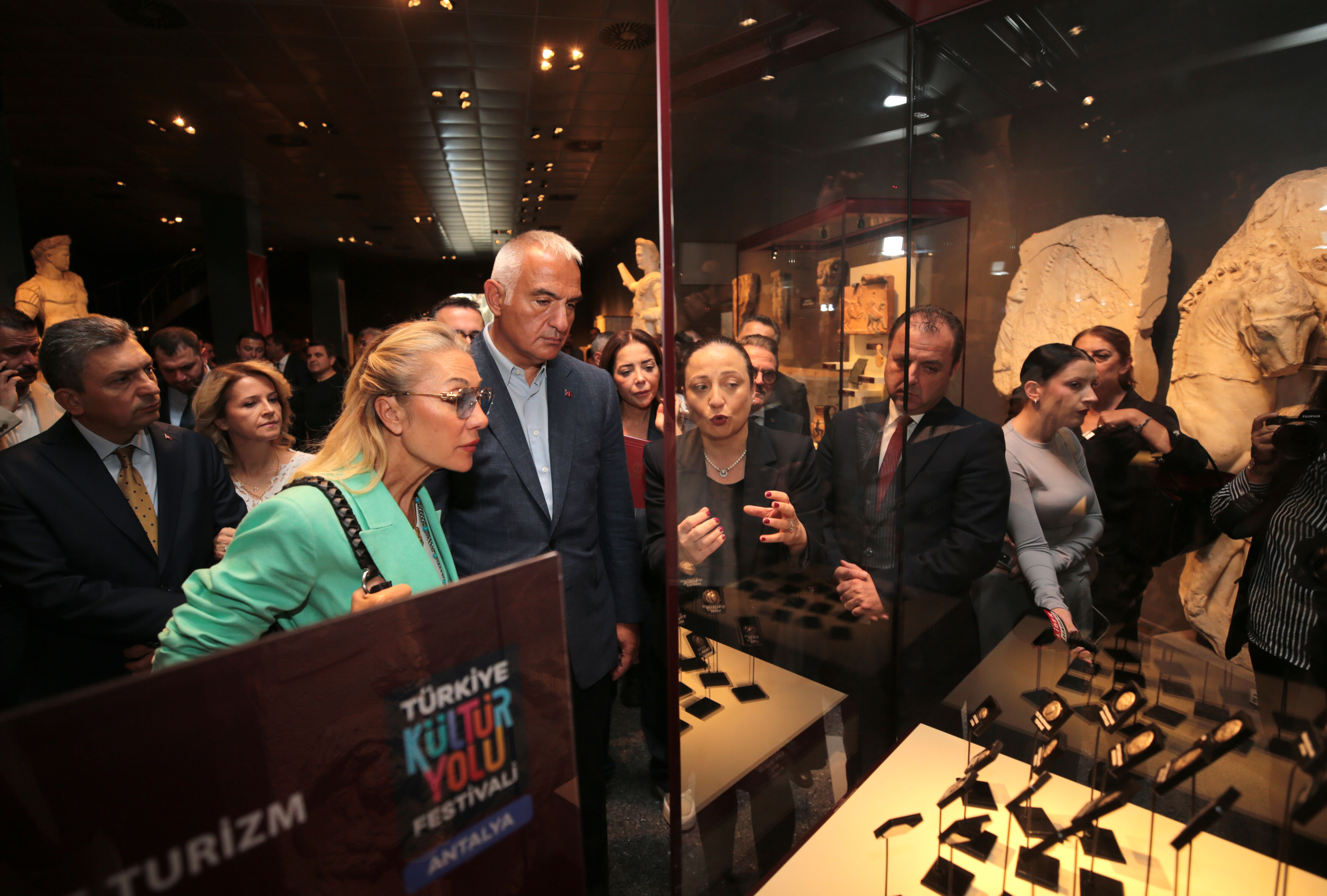 Amerikalılardan sökerek aldık! Kaçakçıların eseri 'Kaçış Yok' sergisi Antalya'da açıldı - 1. Resim