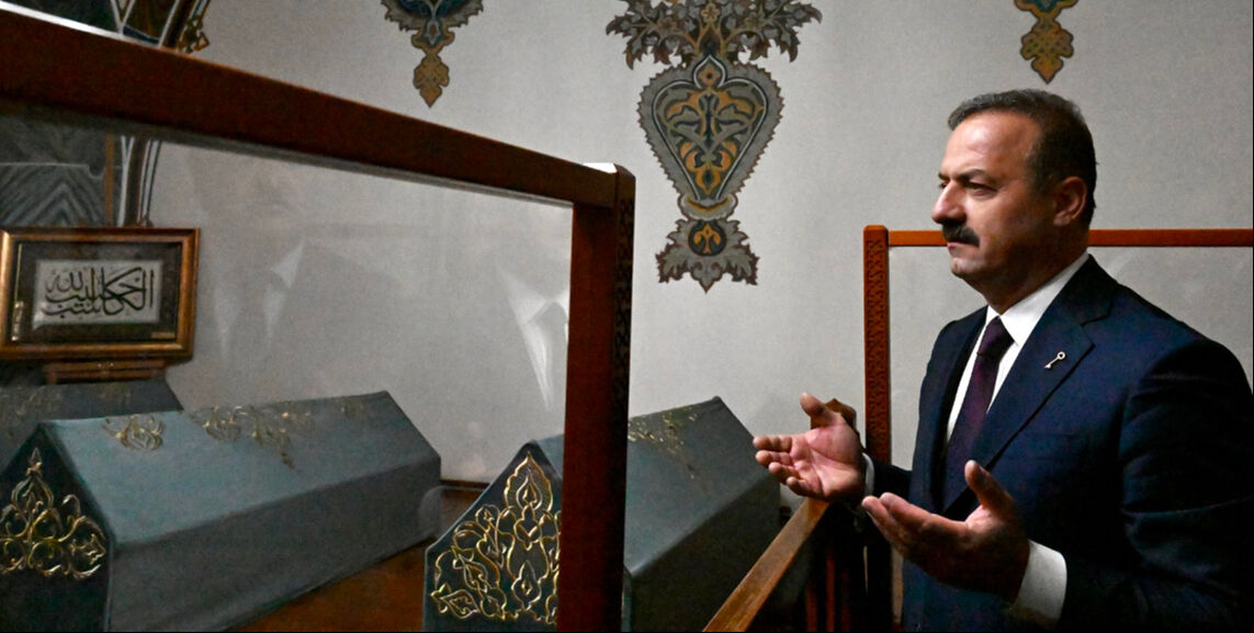 Anahtar Parti ilk Başkanlık Divanı toplantısını otelde yaptı! Önce Anıtkabir sonra camiye gidildi Anahtar Parti ilk Başkanlık Divanı toplantısını otelde yaptı! Önce Anıtkabir sonra camiye gidildi - 2. Resim