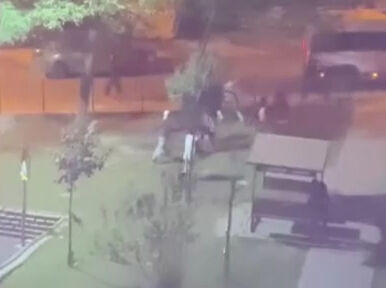 Arnavutköy'deki parkta toplanan gençler 'kız kavgası' yaptı! Tekme ve yumruklar havada uçtu Arnavutköy'deki parkta toplanan gençler 'kız kavgası' yaptı! Tekme ve yumruklar havada uçtu - 3. Resim