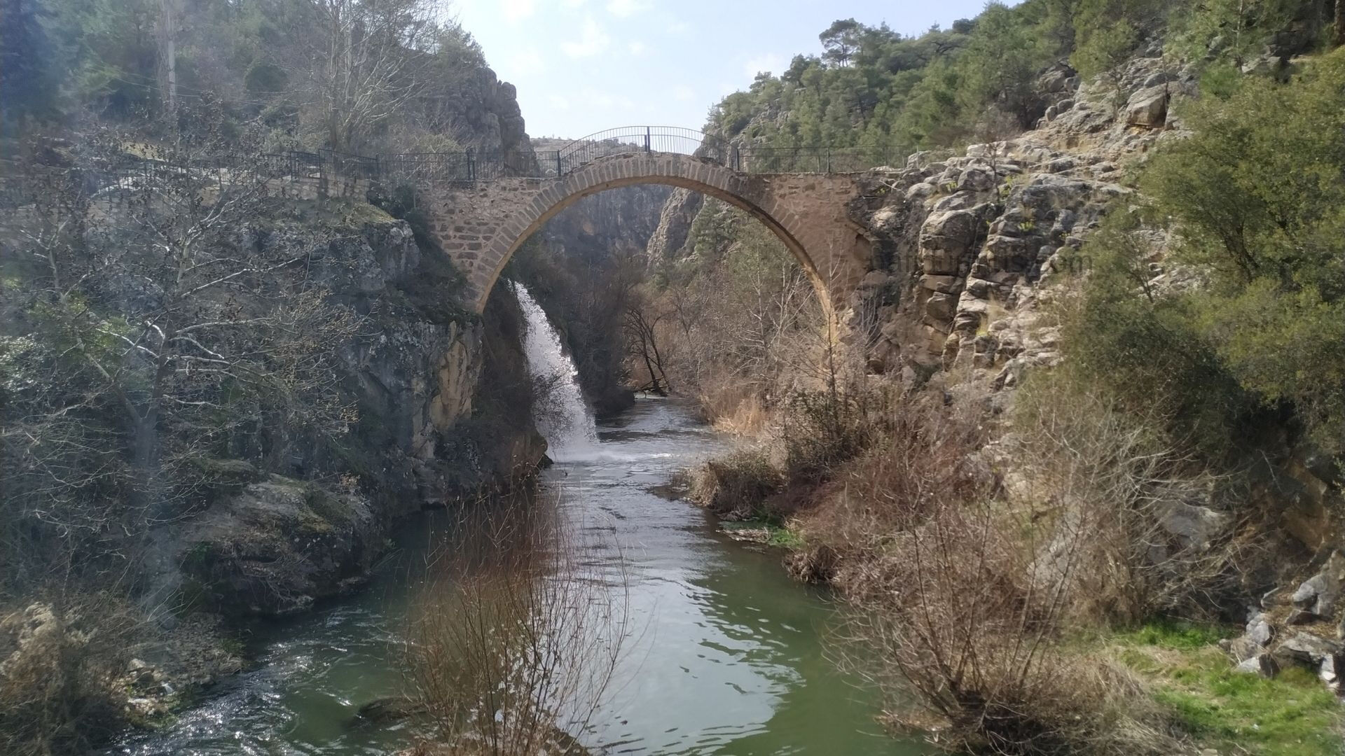 Clandras Köprüsü nerede, nasıl gidilir? MasterChef’in son bölümü Karahallı Clandras Köprüsü’nde çekildi  Clandras Köprüsü nerede, nasıl gidilir? MasterChef’in son bölümü Karahallı Clandras Köprüsü’nde çekildi  - 2. Resim