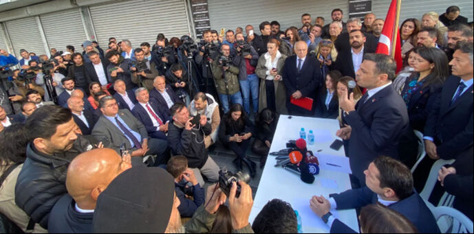 Esenyurt Belediyesi'nde kayyım olayları! Binada başlayan gerginlik sokağa taştı - 2. Resim