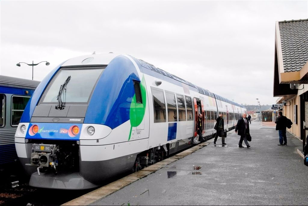 Fransa’da tren istasyonunda baltalı saldırı: Yaralılar var - 1. Resim