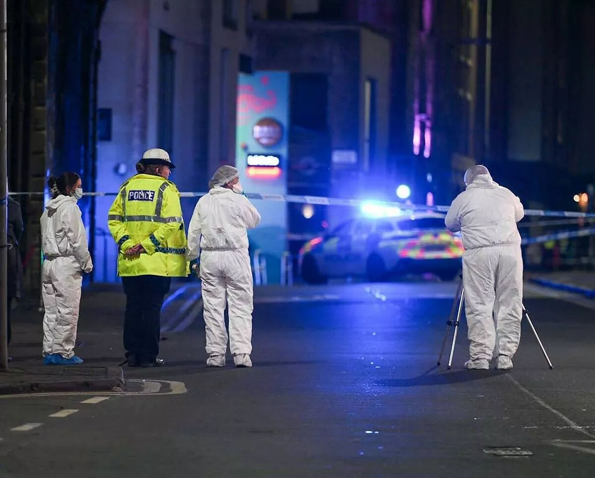İskoçya’da sokaktaki kesik başı şaka sandılar! Gerçek bambaşka çıktı İskoçya’da sokaktaki kesik başı şaka sandılar! Gerçek bambaşka çıktı - 1. Resim