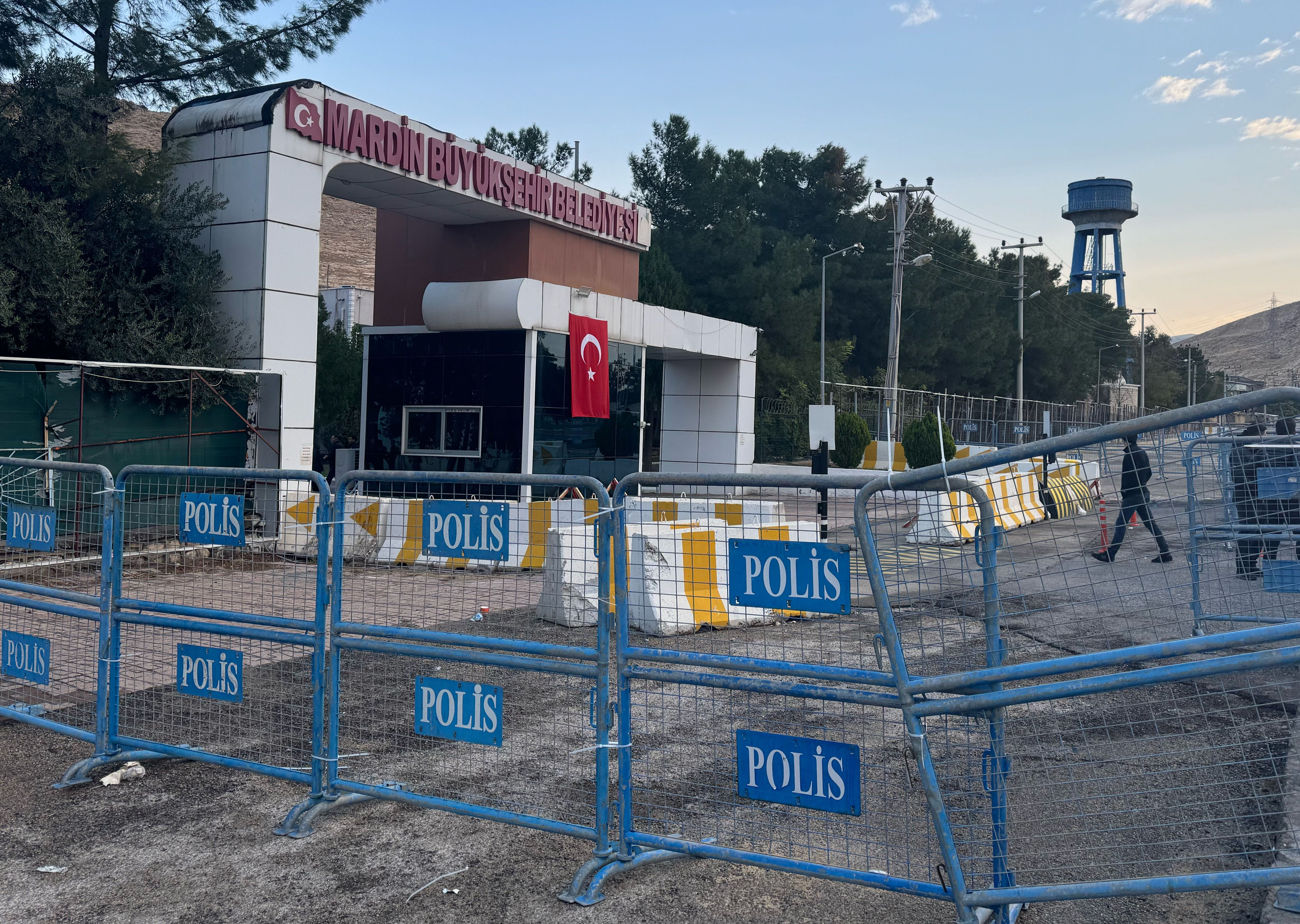 Kayyım sonrası Ahmet Türk'ten ilginç açıklama: Guinness Rekorlar Kitabı'na girdim herhalde Kayyım sonrası Ahmet Türk'ten ilginç açıklama: Guinness Rekorlar Kitabı'nda girdim herhalde - 1. Resim