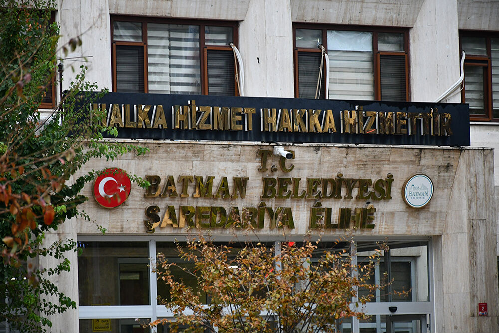 Mardin, Batman ve Halfeti Belediyeleri'ne kayyım atandı! İşte görevden alınan isimler Mardin, Batman ve Halfeti Belediyeleri'ne kayyım atandı! İşte görevden alınan isimler - 2. Resim