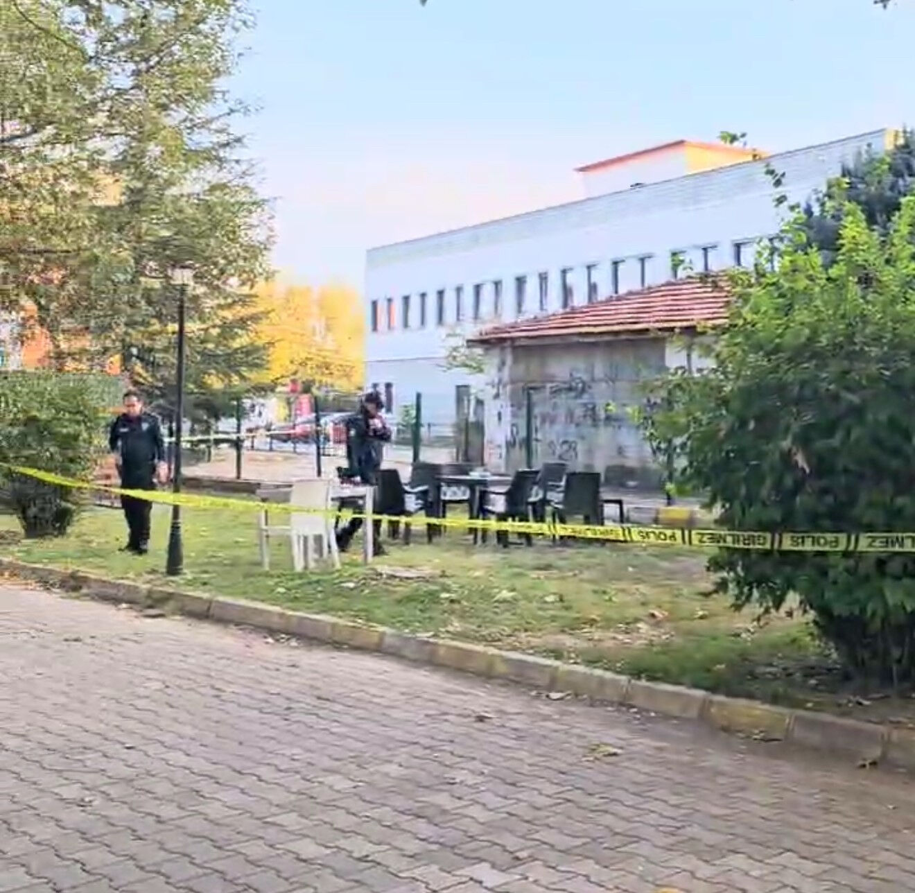 Namlu ona çevrildi! Kavgayı ayırmak isterken kurşun yiyerek can verdi - 1. Resim