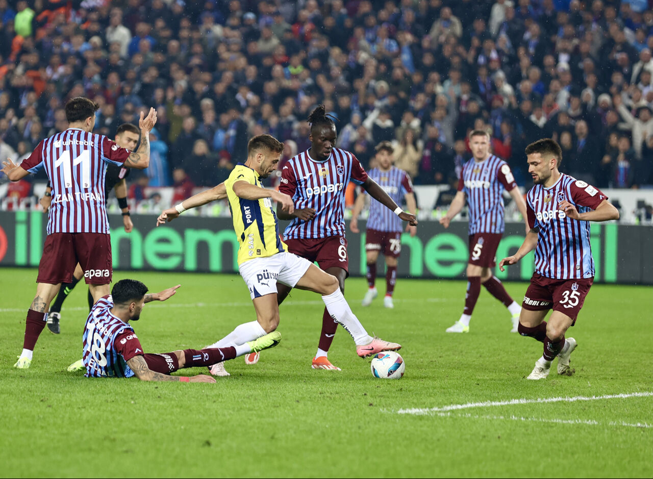 Trabzonspor-Fenerbahçe maçı sonrası olay yorum! "Rezil bir lig izliyoruz" Trabzonspor-Fenerbahçe maçı sonrası olay yorum! "Rezil bir lig izliyoruz" - 5. Resim