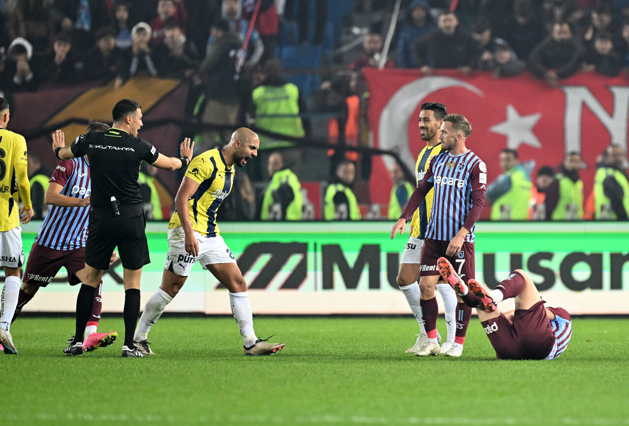 Trabzonspor-Fenerbahçe maçına damga vuran kararlar doğru mu? Oğuzhan Çakır'ın performansını Trio ekibi değerlendirdi Trabzonspor-Fenerbahçe maçına damga vuran kararlar doğru mu? Oğuzhan Çakır'ın performansını Trio ekibi değerlendirdi - 2. Resim