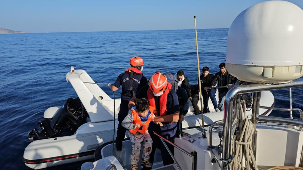 Yunanistan'ın ölüme ittiği düzensiz göçmenleri Türkiye kurtardı Yunanistan'ın ölüme ittiği düzensiz göçmenleri Türkiye kurtardı - 4. Resim