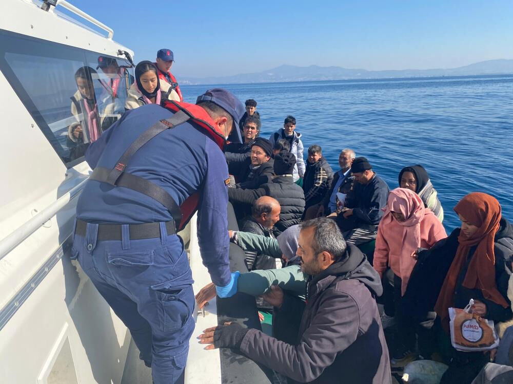 Yunanistan'ın ölüme ittiği düzensiz göçmenleri Türkiye kurtardı Yunanistan'ın ölüme ittiği düzensiz göçmenleri Türkiye kurtardı - 3. Resim