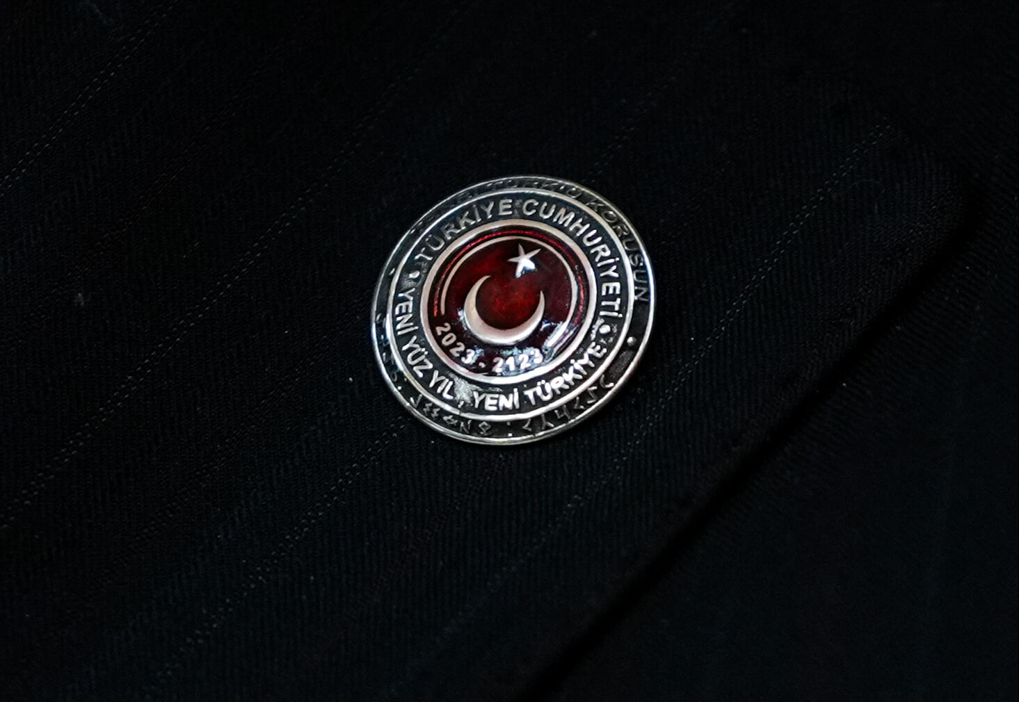 Bahçeli kürsüde yüzük ve rozetiyle mesaj verdi! Oğuz Kağan mührünün ardından 'Cumhuriyet' göndermesi Bahçeli kürsüde yüzük ve rozetiyle mesaj verdi! Oğuz Kağan mührünün ardından 'Cumhuriyet' göndermesi - 3. Resim