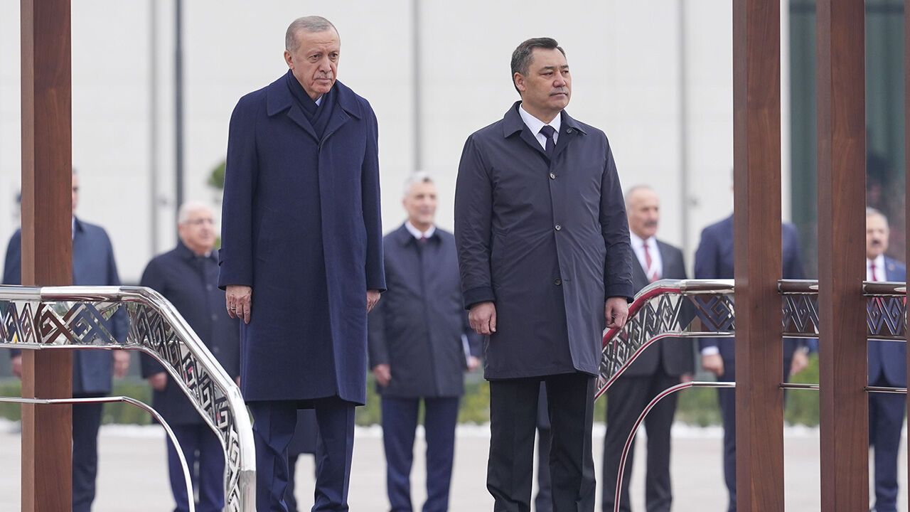 Cumhurbaşkanı Erdoğan Kırgızistanda... Caparov ile ikili görüşme başladı Cumhurbaşkanı Erdoğan Kırgızistanda... Caparov ile ikili görüşme başladı - 1. Resim