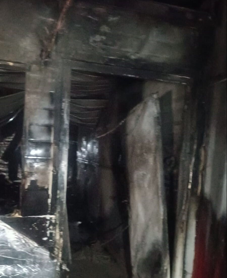 Hatay'da korkutan yangın! Depremzedelerin konteynerleri alevlere teslim oldu - 1. Resim