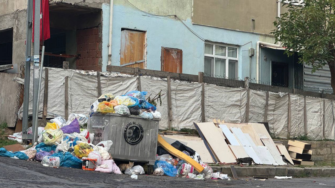 Kartal'da çöp isyanı büyüyor! Belediye ve işçiler anlaştı ama çöpler toplanmadı Kartal'da çöp isyanı büyüyor! Belediye ve işçiler anlaştı ama çöpler toplanmadı - 3. Resim