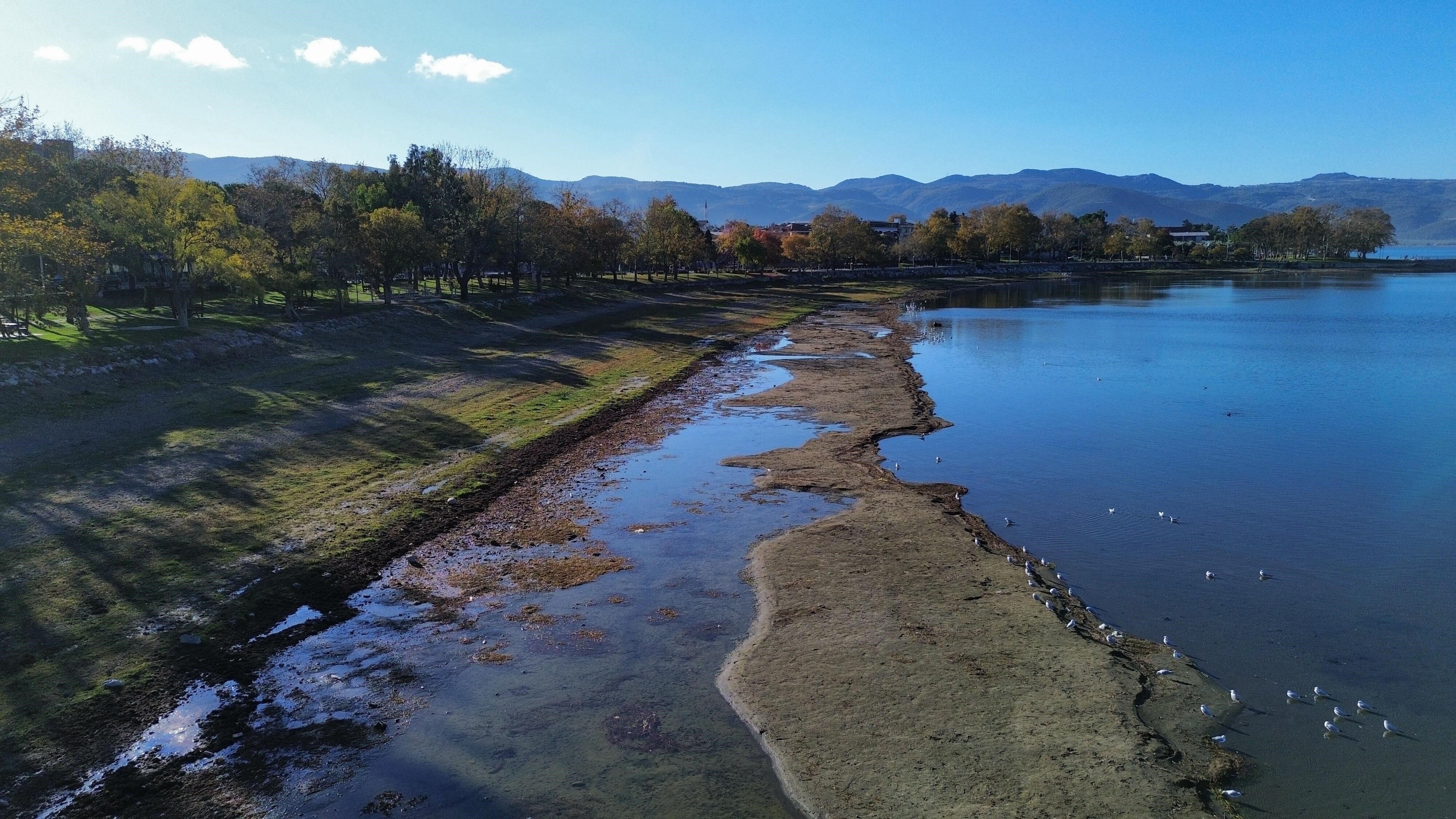 Marmara'nın göbeğinde ağlatan görüntüler! En büyük iskele karaya oturdu - 2. Resim