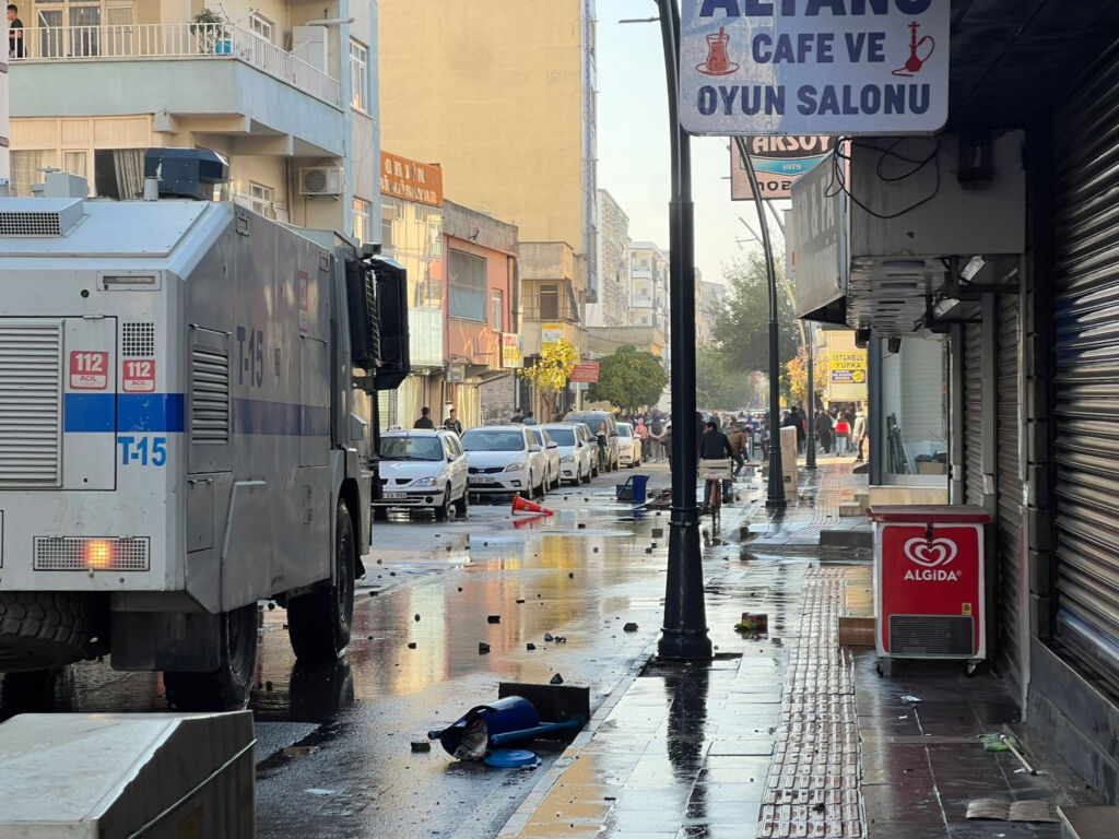 Olayın aslı ortaya çıktı! Batman Valiliğinden, "Elinde ekmek olan kişinin gözaltına alındığı" haberine ilişkin açıklama - 1. Resim