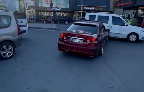 Siirt'ten İstanbul'a araba almak için gelmişti! Yeni otomobilinin gazına bastığın an kaza yaptı Siirt'ten İstanbul'a araba almak için gelmişti! Yeni otomobilinin gazına bastığın an kaza yaptı - 4. Resim