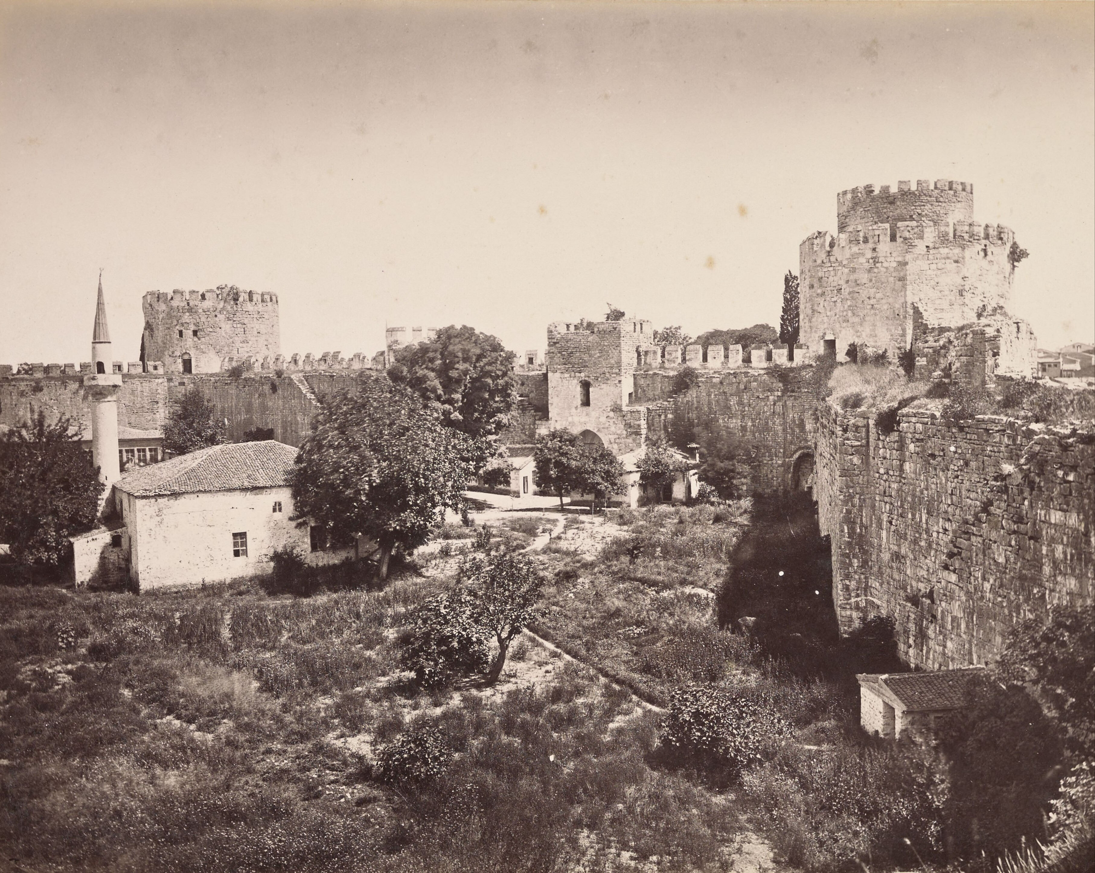 Yedikule Hisarı açılışa hazır! Fatih Mescidi'nin alemleri takıldı Yedikule Hisarı açılışa hazır! Fatih Mescidi'nin alemleri takıldı - 2. Resim