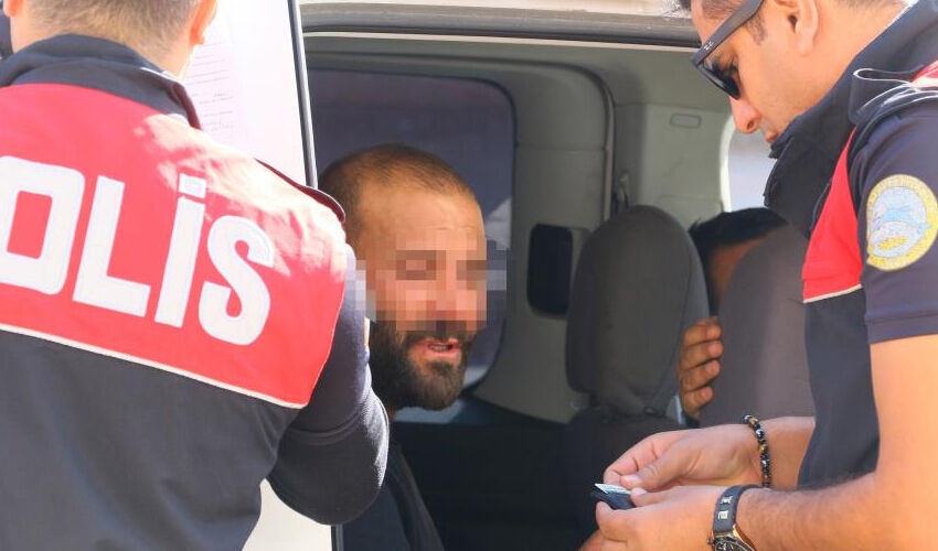 ATM önünde hareketli dakikalar! Kaptı ama fazla kaçamadı - 3. Resim