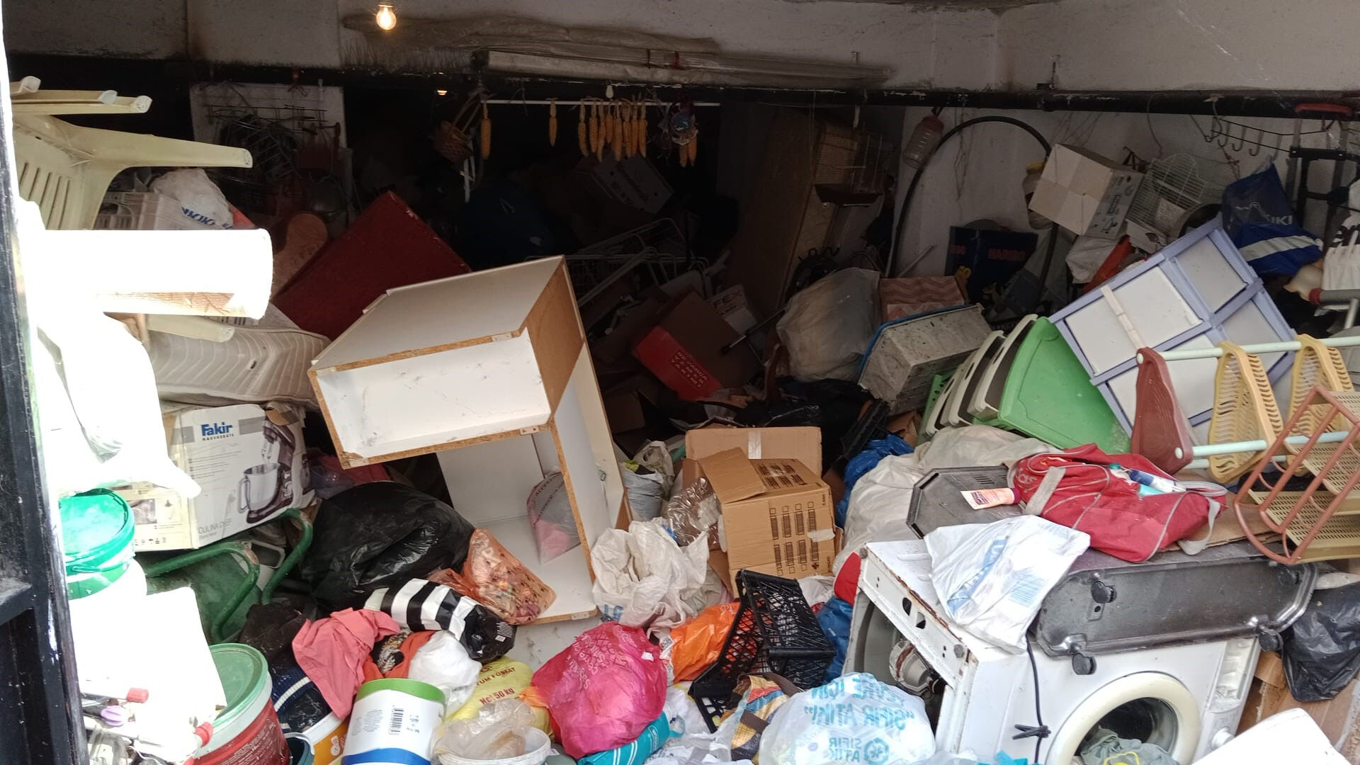 Belediye ekipleri bile şaşırdı! Eskişehir'de bir evden çıkanlar hayrete düşürdü - 3. Resim