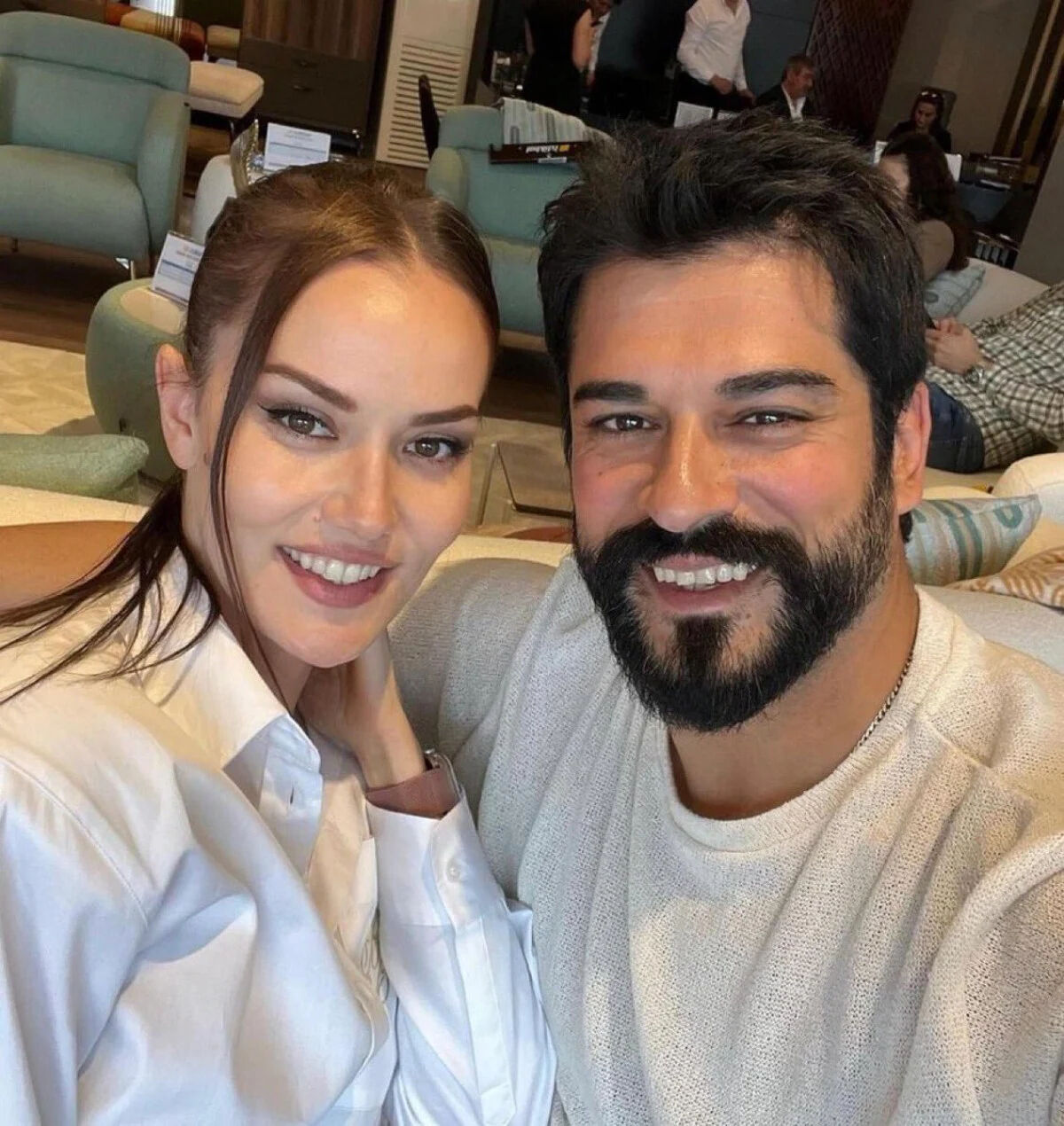 Dolandırıldığı iddia edilmişti! Rakam şaşırtırken Burak Özçivit'ten jet hızıyla cevap geldi - 3. Resim